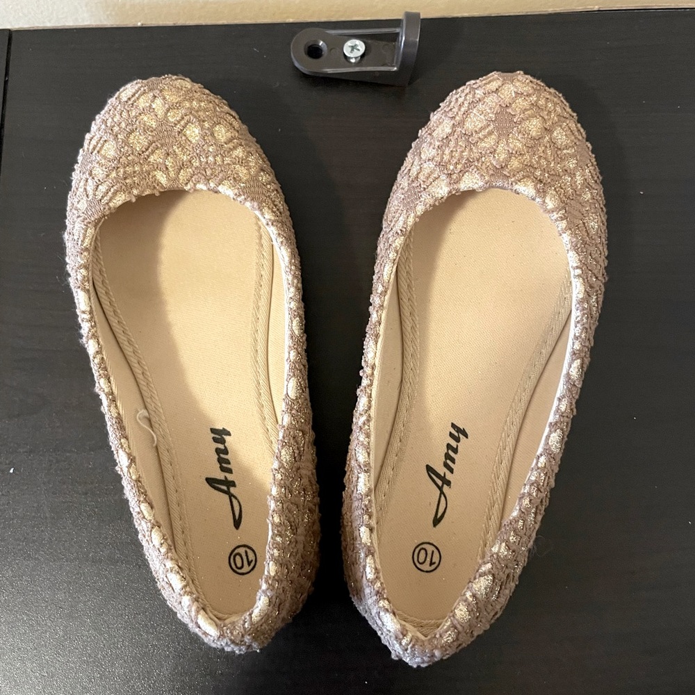 Like new. Only worn a couple times.